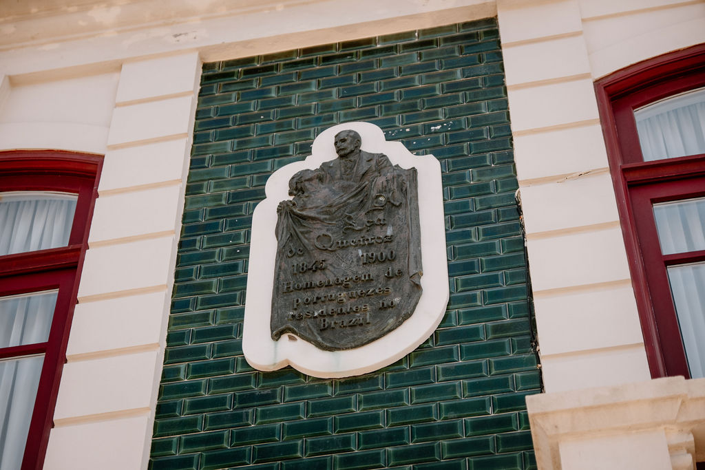 Placa de Bronze oferecida pelos portugueses do Brasil