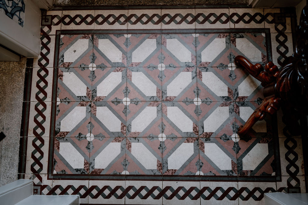 Pormenor de azulejos das escadas